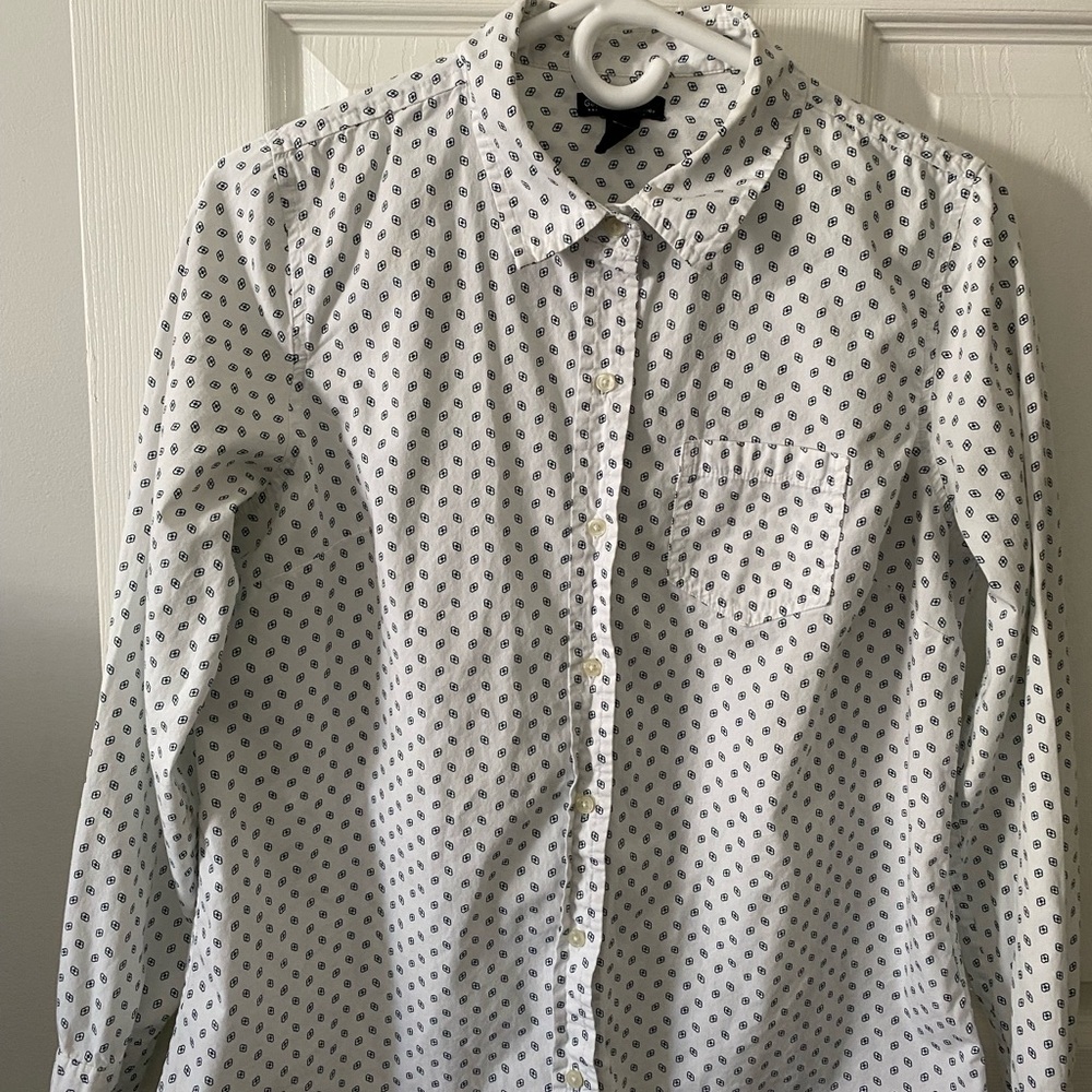 GAP White Casual Button Down Shirt with Polka Dots